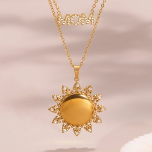 Gold-plated MOM letter and sunburst pendant necklace with sparkling cubic zirconia