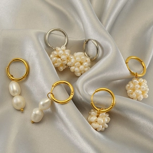 Boucles d'oreilles françaises en acier inoxydable doré 18 carats et perles d'eau douce