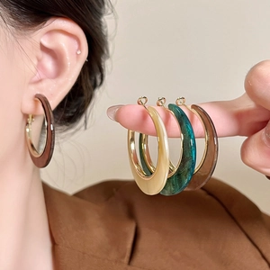 Bohemian acrylic geometric hoop earrings in brown, beige and dark green colors