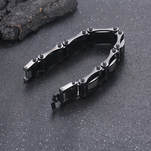 Bracelet chaîne de vélo en acier inoxydable noir mat avec un design style motard chic