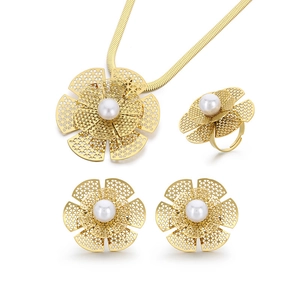 Parure de bijoux vintage en acier doré avec pétales de fleurs et perles blanches