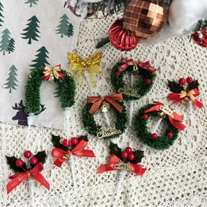 Décorations De Gâteau De Noël Pics Mini Couronne Feuille De Houx Baie Rouge Nœud Cloche Plastique Tissu Fête Festive Nouveauté