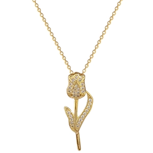 Collier luxueux avec pendentif tulipe dorée, cristaux brillants et chaîne en acier titane