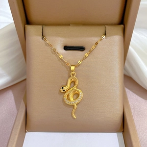 Collier Pendentif Serpent Acier Inoxydable Et Cuivre Micro Pavé Zirconium Ton Or Chaîne De Clavicule Délicate Pour Femmes