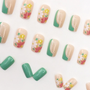 Kit de faux ongles verts élégants avec motifs floraux et pois blancs minimalistes