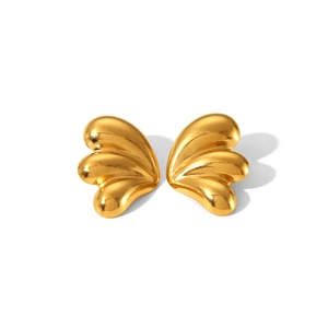Détail de boucles d'oreilles en acier doré poli au design d'ailes tridimensionnelles
