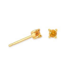 Détail des boucles d'oreilles en argent S925 doré serties de zircons orange ronds