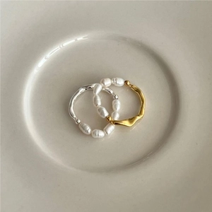Minimalist 925 sterling silver ring with irregular freshwater pearls in gold and silver