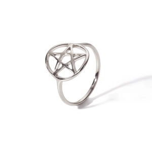 Polierter hohlgeschliffener Sternring aus Edelstahl mit minimalistischem Silberfinish