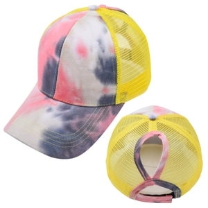 Detailansicht der Tie-Dye Baseballkappe mit Mesh-Rückseite und hoher Ponytail-Öffnung