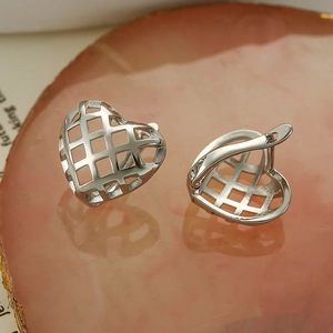Minimalist hollow heart geometric hoop earrings on pink agate slice with macro details