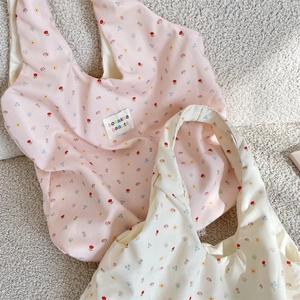 Detailed close-up of floral tote bags in pink and beige with vintage flower patterns
