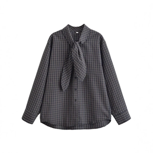 Chemise à carreaux bleu marine et beige à manches longues avec détail de nœud avant