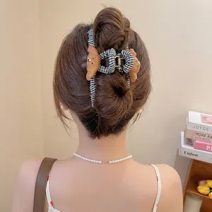Pince à cheveux rayée avec chien de dessin animé pour coiffure élégante en chignon