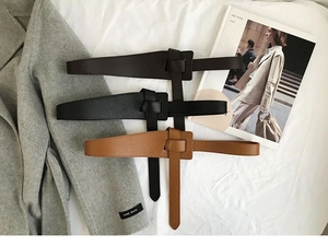 Drei Taillengürtel aus Leder mit Knotendesign in Schwarz, Braun und Hellbraun für Mäntel