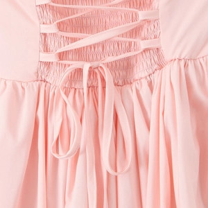 Abito rosa allacciato al collo con schiena a punto smock e fiocco dolce, stile a vita alta