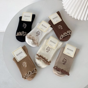 6 pairs of retro cotton socks with floral embroidery and ruffle trim in earthy tones