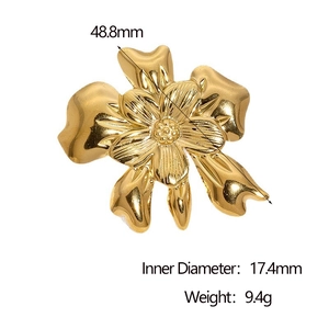 Golden flower stainless steel open ring with 48.8mm outer diameter and floral design