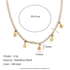 Détail du collier en acier inoxydable plaqué or 18K avec dimensions et poids indiqués