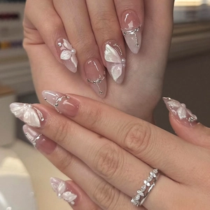 Press On Nails Pink Gradient With 3D Butterfly Rhinestone Artificial Pearl Almond Shape French Style Artificial Fingernails