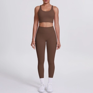 Ensemble de yoga marron avec brassière dos croisé et legging taille haute pour femme