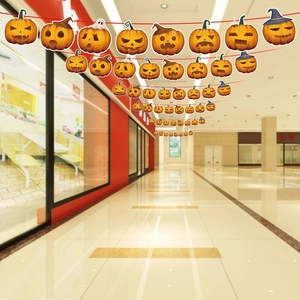 Détails de bannière d'Halloween en papier avec citrouilles aux expressions variées