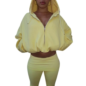 Gelbes Damen-Zweiteiler-Set mit Kapuzenpullover und Reißverschluss sowie passenden Leggings