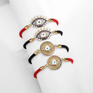 Bracelets Evil Eye réglables avec cordon rouge et noir et détails dorés