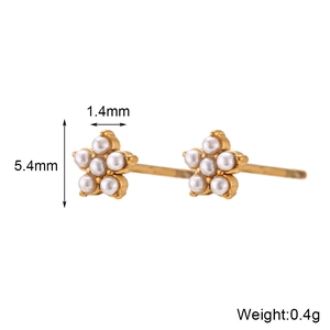 Boucles d'oreilles fleurs en acier plaqué or 18K avec mini perles blanches de 5,4 mm