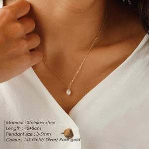 Baroque freshwater pearl necklace in 14K gold stainless steel on a model