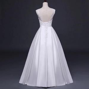 Elegantes weißes Spitzenhochzeitskleid mit Satin-A-Linie und Schnürung am Rücken