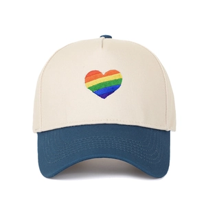 Berretto da baseball vintage beige e blu a 5 pannelli con cuore arcobaleno ricamato
