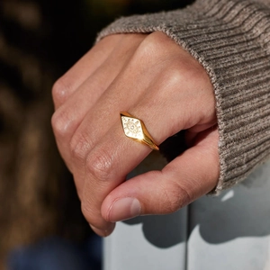 Minimalist S925 sterling silver gold rhombus signet ring with engraved eye pattern