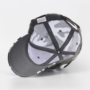 Vue intérieure de la casquette camouflage montrant la doublure en coton et polyester