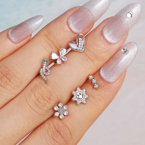 Set de piercing de oreja de acero inoxidable plateado con motivos de corazón y mariposa