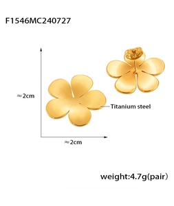 Detailed view of golden matte flower stud earrings made of titanium steel 2cm size
