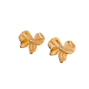 Elegante goldene Blumenstecker mit funkelndem zentralem Strassstein auf weißem Grund