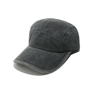 Detailansicht einer verwaschenen 5-Panel-Skatermütze aus Baumwolle in Dunkelgrau
