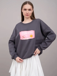 Dunkelgraues Sweatshirt mit Rundhalsausschnitt, rosa russischem Print und lockerer Form