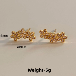 Détails des boucles d'oreilles fleurs dorées avec cristaux et dimensions 9mm x 20mm