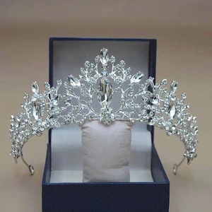 Vintage Baroque Bridal Tiara Crown With Rhinestone Crystal Alloy Flower Leaf Design For Women Wedding Party Banquet