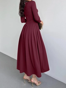 Élégante robe longue plissée rouge vin à taille haute et manches longues pour femme