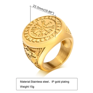 Détail montrant le diamètre de 22,5 mm et la boussole Vegvisir gravée sur la bague aigle