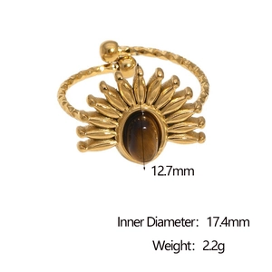 Detail shot of vintage 18k gold ring with brown oval stone, size 17.4mm and weight 2.2g