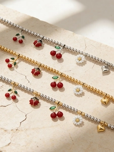 Détails de bracelets en acier inoxydable avec breloques cerise, marguerite et coccinelle