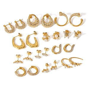 Parure de boucles d'oreilles dorées 18K avec papillon zircon et perles irrégulières