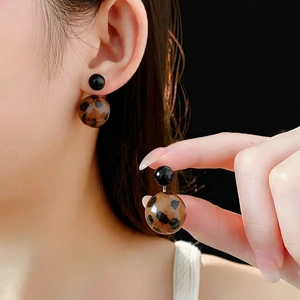 Minimalist silver needle leopard print double bead earrings for a luxury fashion look