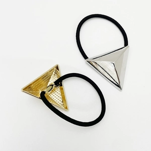 Close-up of high-elasticity hair ties with textured gold and smooth silver metal triangles