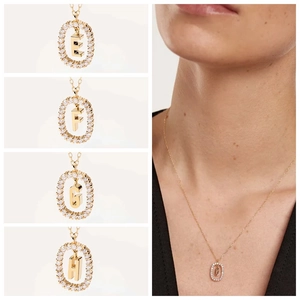 Collana con ciondolo lettera dorata stile francese con cornice ovale di diamanti fini