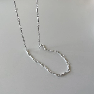 Minimalist 925 sterling silver twisted chain necklace with textured interlocking links